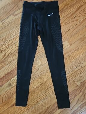Nike Black  Leggings with Reflective Swoosh Suze XS